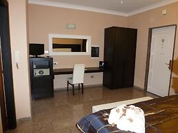 E H SUITES ROME AIRPORT