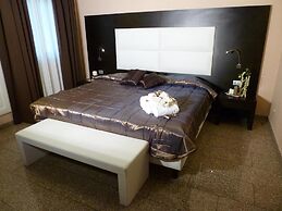 E H SUITES ROME AIRPORT