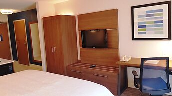 Holiday Inn Express & Suites Surrey by IHG