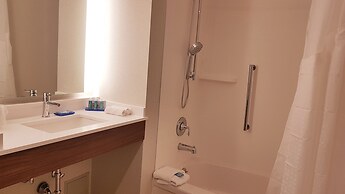 Holiday Inn Express & Suites Surrey by IHG