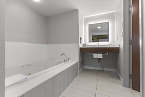 Holiday Inn Express & Suites Surrey by IHG