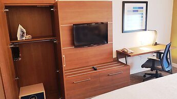 Holiday Inn Express & Suites Surrey by IHG