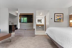 Holiday Inn Express & Suites Surrey by IHG