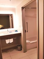 Holiday Inn Express & Suites Surrey by IHG