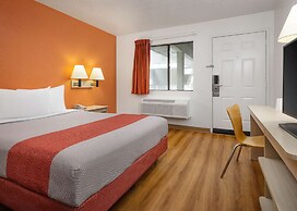 Motel 6 Buena Park, CA - Knotts Berry Farm - Disneyland