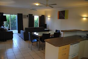 Bay Village Tropical Retreat & Apartments