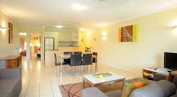 Bay Village Tropical Retreat & Apartments