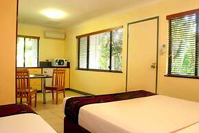 Bay Village Tropical Retreat & Apartments