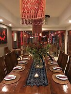 Bay Village Tropical Retreat & Apartments