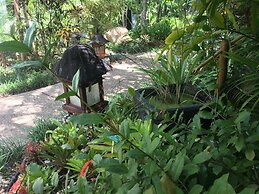 Bay Village Tropical Retreat & Apartments