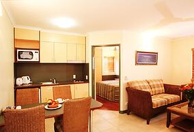 Bay Village Tropical Retreat & Apartments