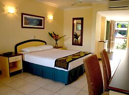 Bay Village Tropical Retreat & Apartments