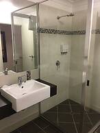 Bay Village Tropical Retreat & Apartments