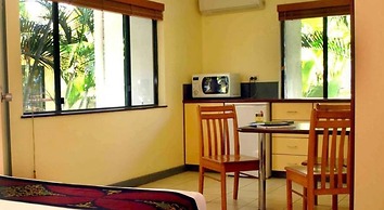 Bay Village Tropical Retreat & Apartments