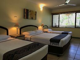 Bay Village Tropical Retreat & Apartments