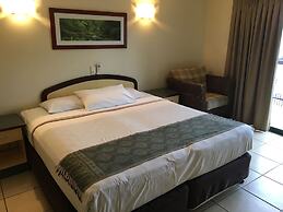 Bay Village Tropical Retreat & Apartments