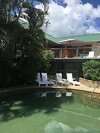 Bay Village Tropical Retreat & Apartments