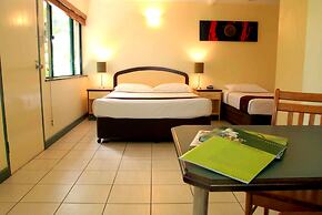 Bay Village Tropical Retreat & Apartments