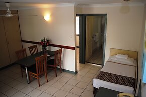 Bay Village Tropical Retreat & Apartments