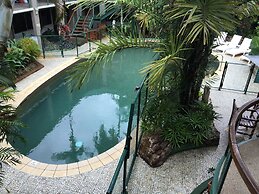 Bay Village Tropical Retreat & Apartments