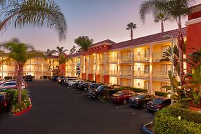 Cortona Inn & Suites Anaheim Resort