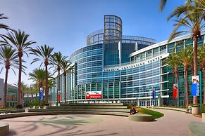 Cortona Inn & Suites Anaheim Resort