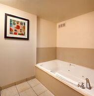 Cortona Inn & Suites Anaheim Resort