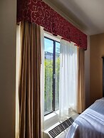 Cortona Inn & Suites Anaheim Resort