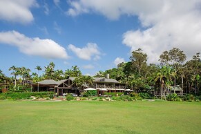 BreakFree Aanuka Beach Resort