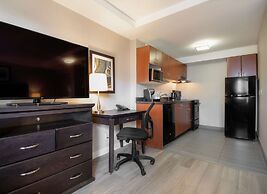 Coast Calgary Downtown Hotel & Suites by APA