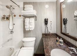 Coast Calgary Downtown Hotel & Suites by APA