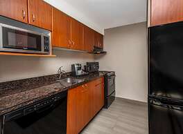 Coast Calgary Downtown Hotel & Suites by APA