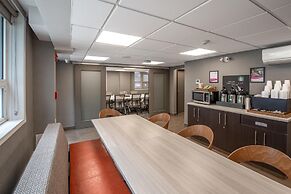 Coast Calgary Downtown Hotel & Suites by APA