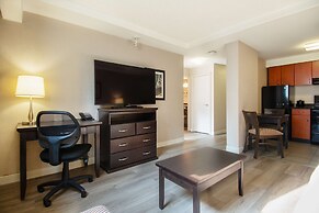 Coast Calgary Downtown Hotel & Suites by APA