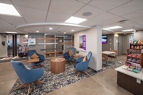 Coast Calgary Downtown Hotel & Suites by APA