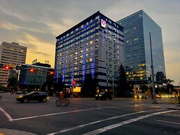 Coast Calgary Downtown Hotel & Suites by APA