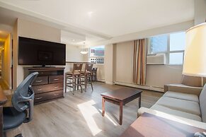 Coast Calgary Downtown Hotel & Suites by APA