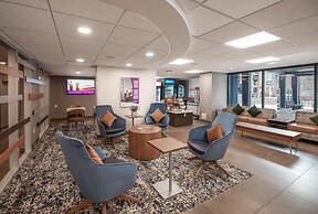 Coast Calgary Downtown Hotel & Suites by APA