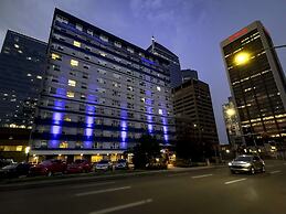 Coast Calgary Downtown Hotel & Suites by APA