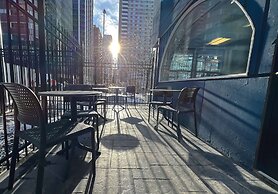 Coast Calgary Downtown Hotel & Suites by APA