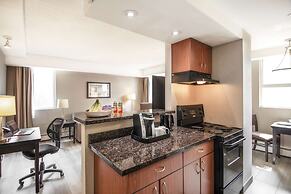 Coast Calgary Downtown Hotel & Suites by APA