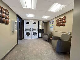 Coast Calgary Downtown Hotel & Suites by APA