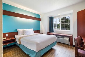 Americas Best Value Inn & Suites Brunswick