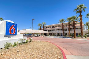 Motel 6 Palm Springs, CA - Downtown