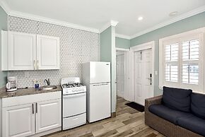 Shoreline Suites & Cabana Cottages