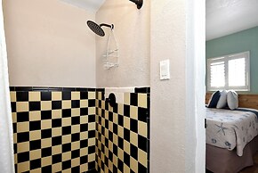 Shoreline Suites & Cabana Cottages