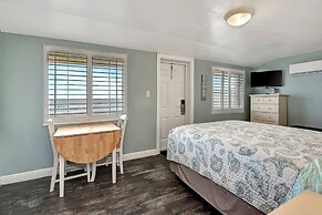 Shoreline Suites & Cabana Cottages