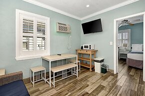 Shoreline Suites & Cabana Cottages