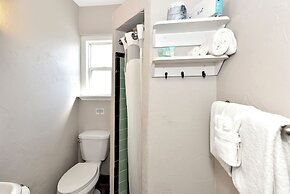 Shoreline Suites & Cabana Cottages