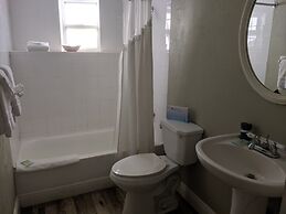 Shoreline Suites & Cabana Cottages